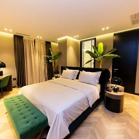 Hotel Unik Tirana 4*